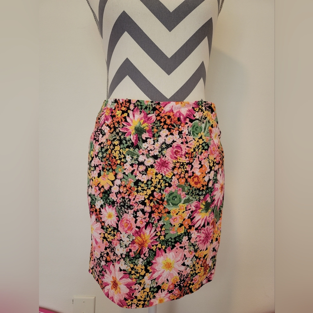 H&M Mini Skirt Pink floral colorful size 6 Lined Casual